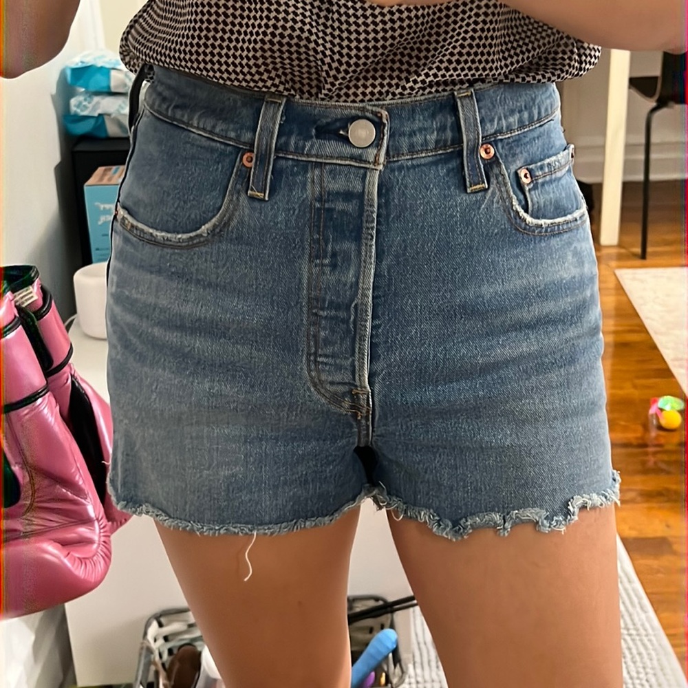 Levi’s Rib Cage Jean Shorts, size 28